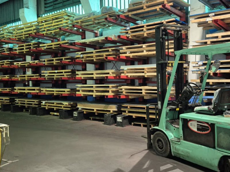 Estantería de acero inoxidable fabricada en Erandio por empresa especializada